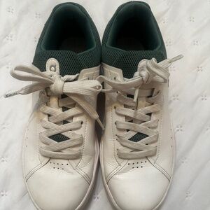 Women’s On Cloud Roger Sneaker